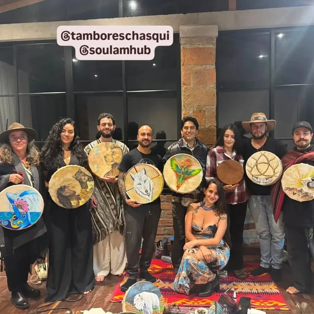Encuentro de personas con sus tambores compartido por Chasqui